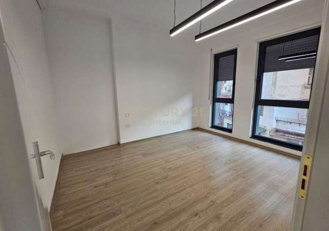 Ambient biznesi me qera 3+1 ne Tirane - 500 Euro
