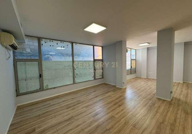 Jepet me qira ambient komercial, ''Rruga e Kavajes''