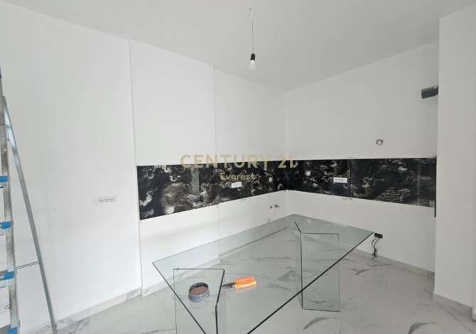 Ambient biznesi me qera 3+1 ne Tirane - 550 Euro