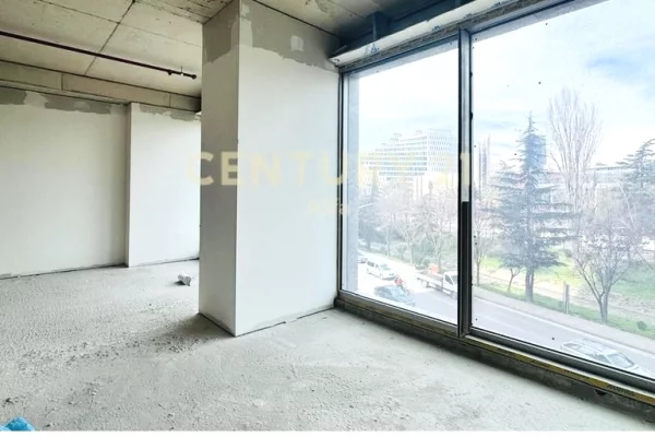 ambient me fasade nga rruga tek Downtown one ,Rruga e Elbasanit !