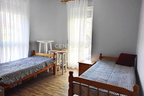 Shtepi me qera Apartament ne Tirane, 2+1, Mobilimi E mobiluar, Pagesa 750  Euro.