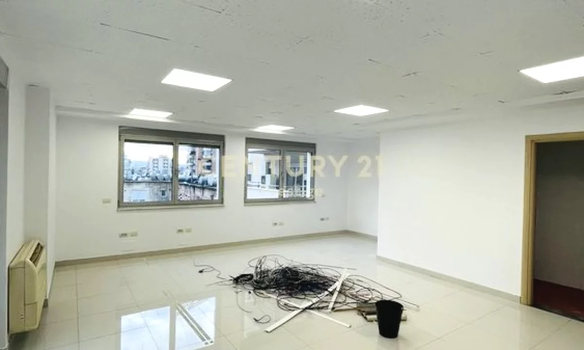 Zyre me qera prane Librit Universitar