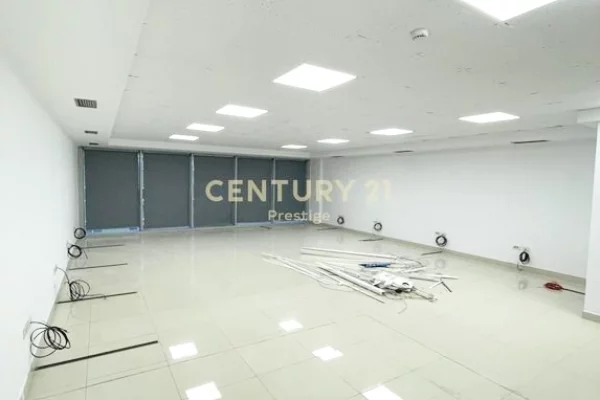 AMBIENT ZYRE ME QIRA TEK LIBRI UNIVERSITAR