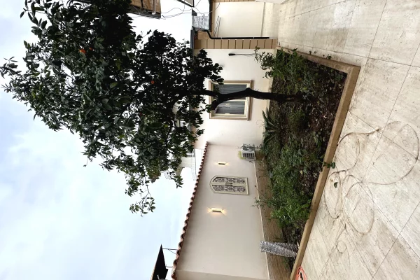 Shtepi me qera Vila Luksoze ne Tirane, 2+1, Mobilimi E mobiluar, Pagesa 1,500  Euro.