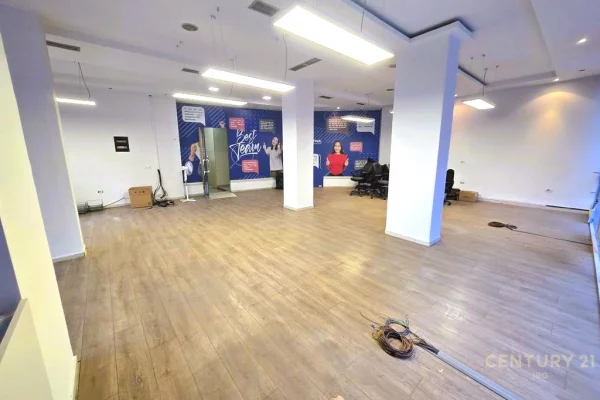 Ambient biznesi me qera 3+1 ne Tirane - 1,200 Euro