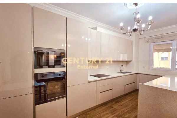 Shtepi me qera 2+1 ne Tirane - 1,000 Euro