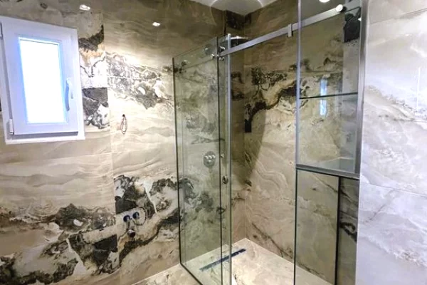 Shtepi ne shitje Apartament ne Tirane, 2+1, Mobilimi Bosh, pa mobiluar, Pagesa 260,000  Euro.