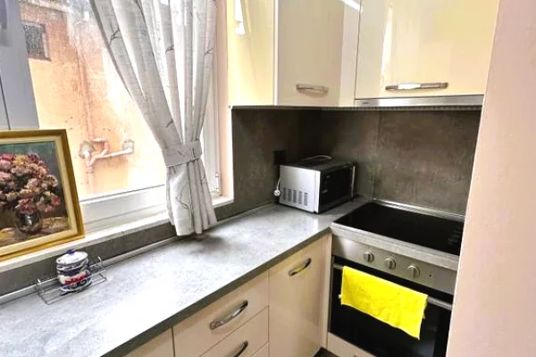 Shtepi me qera 2+1 ne Tirane - 65,000 Leke