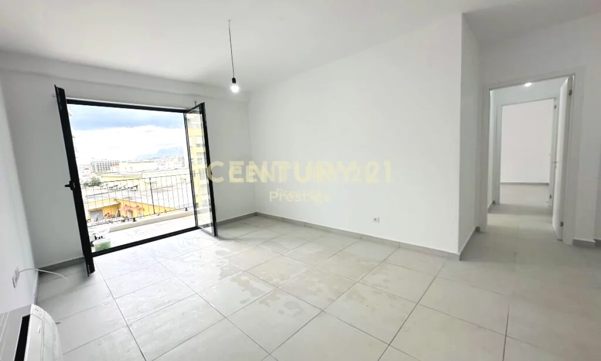 AMBIENT ZYRE +POST PARKIMI ME QIRA TEK STACIONI I TRENIT!