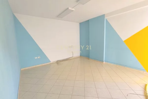 Shtepi me qera Apartament ne Tirane, 2+1, Mobilimi Bosh, pa mobiluar, Pagesa 520  Euro.