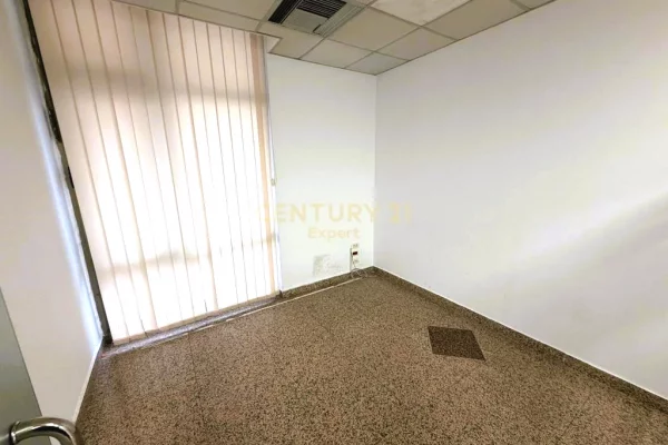 Ambient biznesi me qera 3+1 ne Tirane - 5,800 Euro