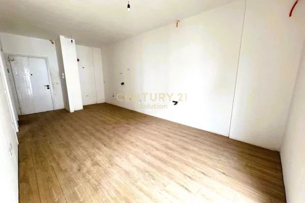 Shtepi ne shitje Apartament ne Tirane, 1+1, Mobilimi E mobiluar, Pagesa 105,000  Euro.