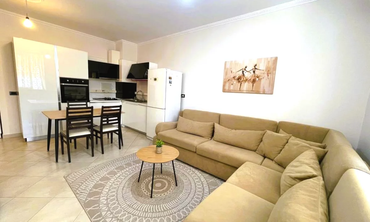 Shtepi ne shitje Apartament ne Tirane, 2+1, Mobilimi E mobiluar, Pagesa 130,000  Euro.