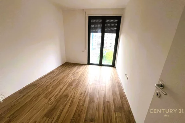 Ambient biznesi me qera 3+1 ne Tirane - 800 Euro