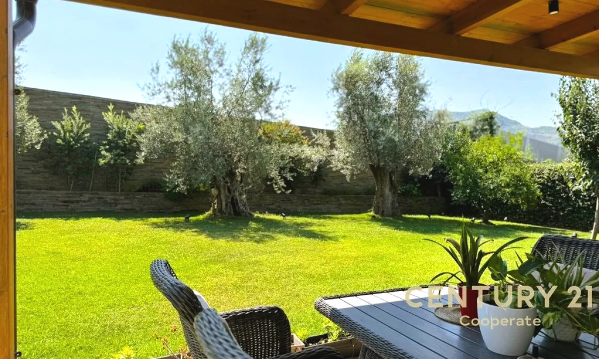 Luxury villas for rent in Tirana 6+1, Furnished