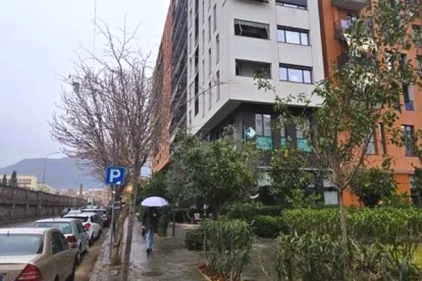 Ambient biznesi me qera 3+1 ne Tirane - 75,000 Leke