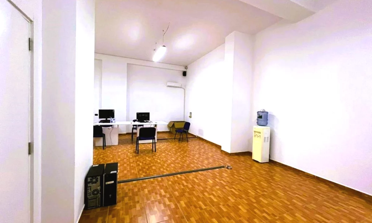 Jepet me qira zyre mbrapa viles gold!