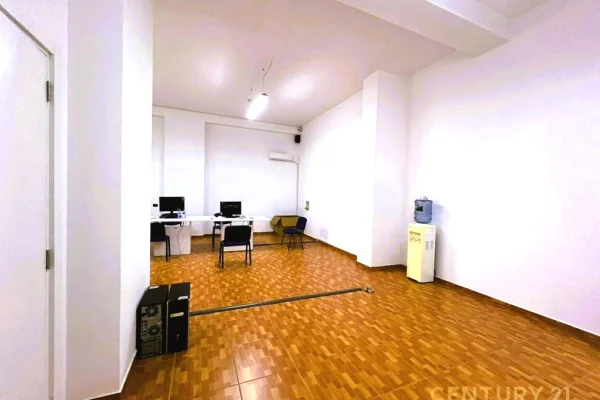 Jepet me qira zyre mbrapa viles gold!