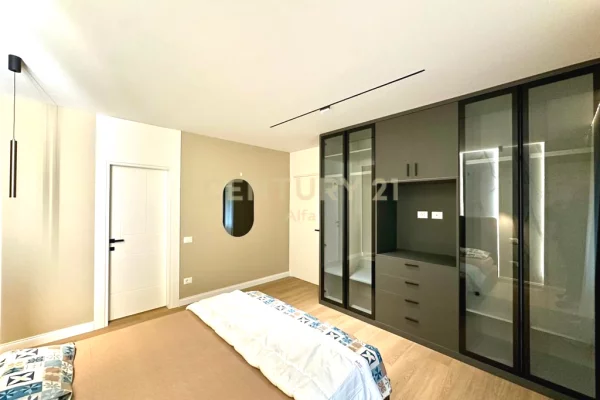 Shtepi me qera Apartament ne Tirane, 2+1, Mobilimi E mobiluar, Pagesa 1,300  Euro.