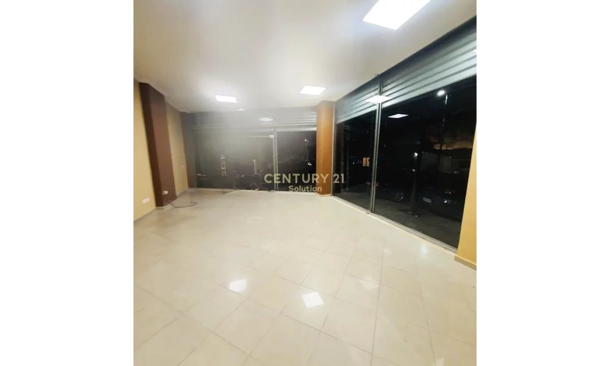 AMBJENT KOMERCIAL PRANE SHKOLLES SAMI FRASHERI!