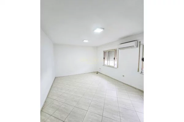 Ambient biznesi me qera 3+1 ne Tirane - 600 Euro