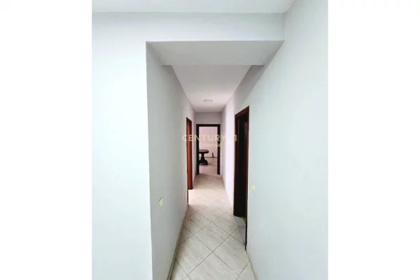 Ambient biznesi me qera 3+1 ne Tirane - 600 Euro