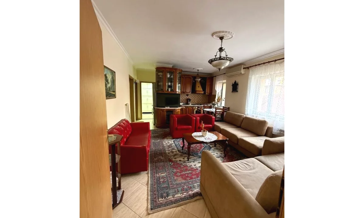 Appartamento in affitto a Tirana 3+1, Arredato