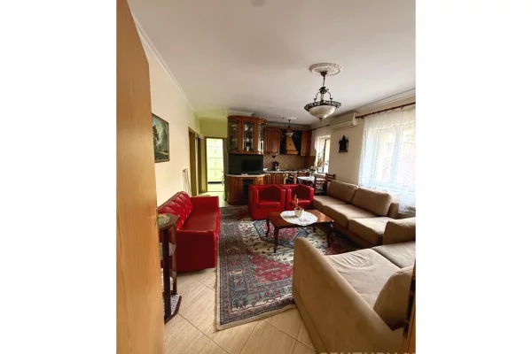 Apartament 3+1+2 Me Qira te Gjimnazi Petro Nini Luarasi