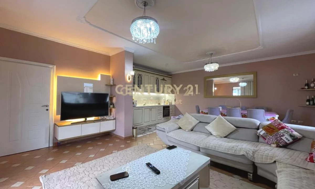 Casa privata/Indipendente in vendita a Tirana 4+1, Arredato