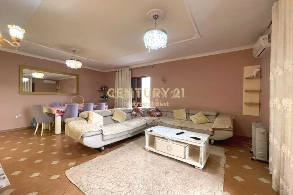 Casa privata/Indipendente in vendita a Tirana 4+1, Arredato