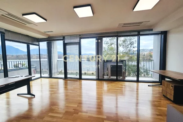 Ambient biznesi me qera 3+1 ne Tirane - 4,000 Euro