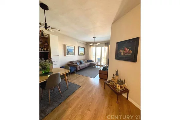 Shtepi ne shitje Apartament ne Tirane, 2+1, Mobilimi E mobiluar, Pagesa 260,000  Euro.