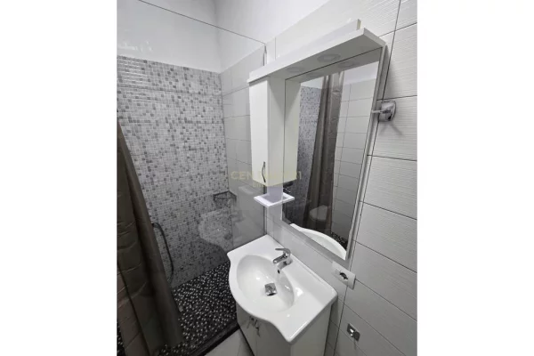 Shtepi me qera Apartament ne Tirane, 2+1, Mobilimi E mobiluar, Pagesa 900  Euro.