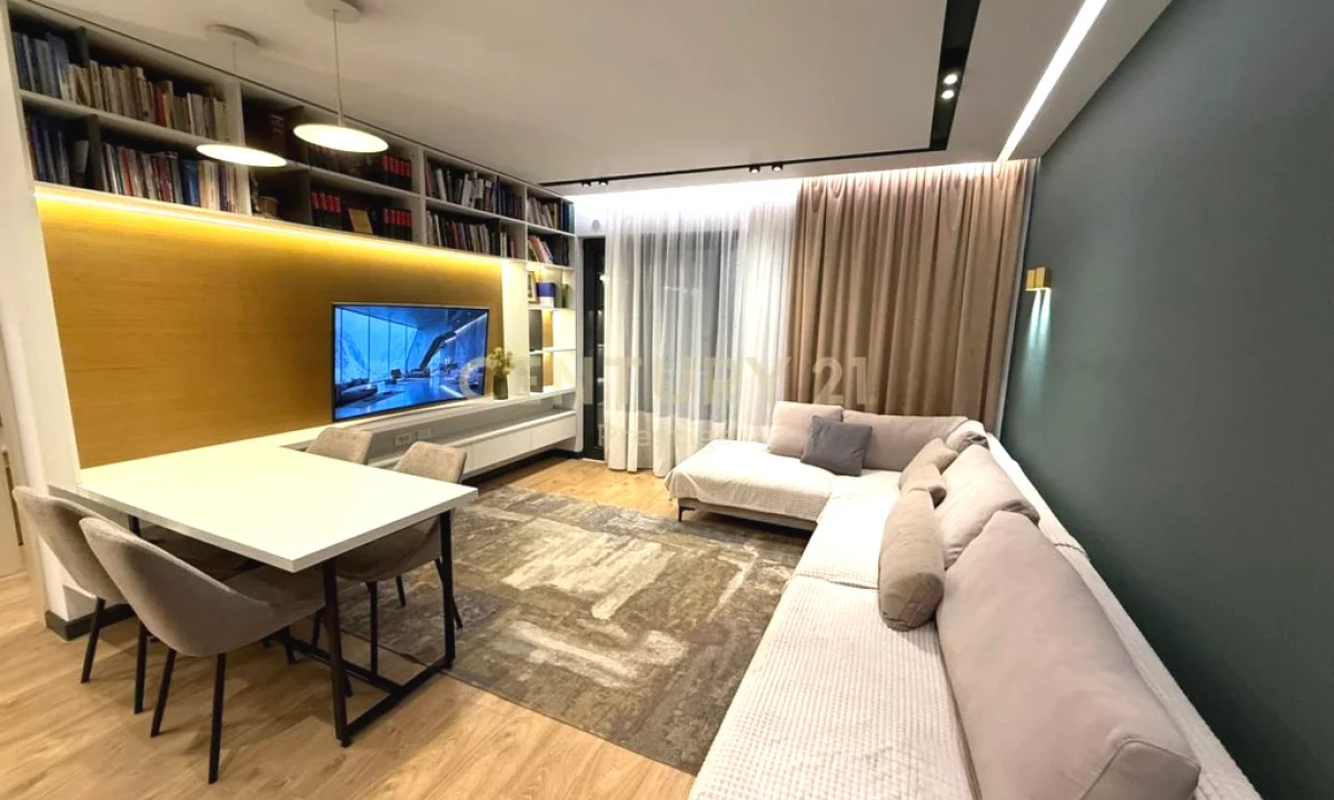 Appartamento in vendita a Tirana 2+1, Arredato