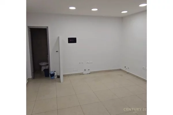 Ambient 50 m² për Qira | I Ndarë në 2 Nivele