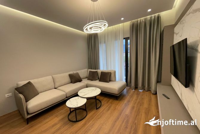 Shtepi me qera 2+1 ne Tirane - 830 Euro