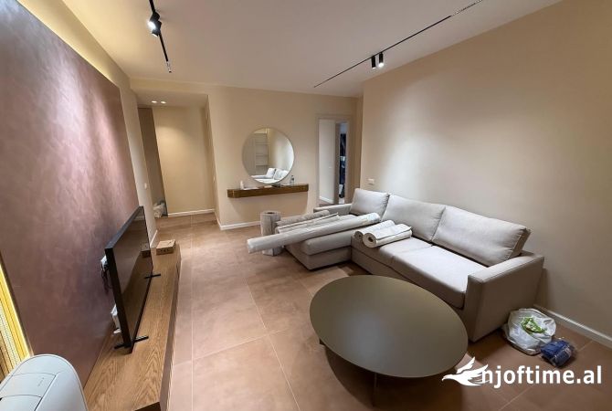 Shtepi me qera 2+1 ne Tirane - 1,300 Euro
