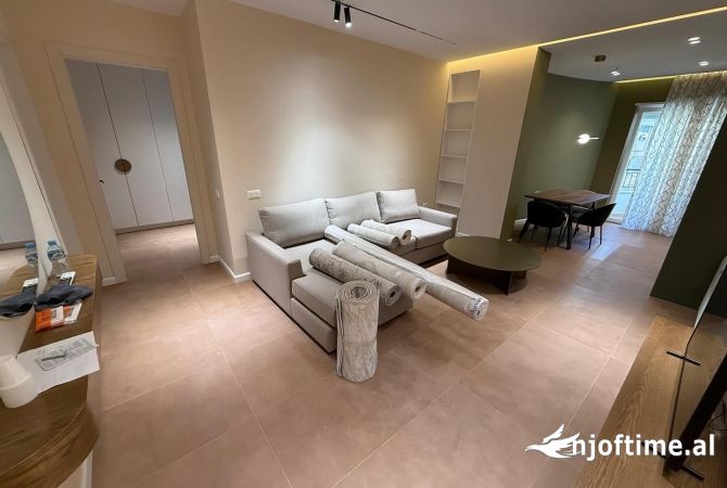 Shtepi me qera 2+1 ne Tirane - 1,300 Euro