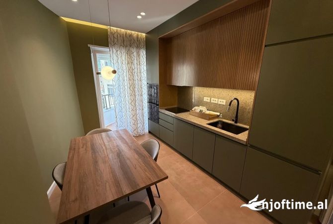 Shtepi me qera 2+1 ne Tirane - 1,300 Euro
