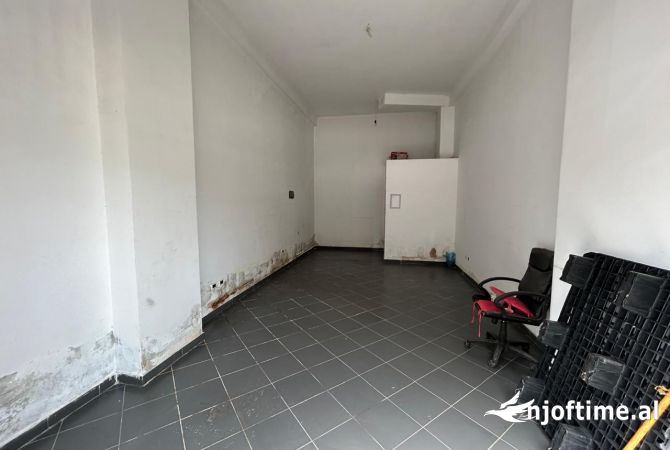Ambient biznesi me qera 3+1 ne Tirane - 40,000 Leke