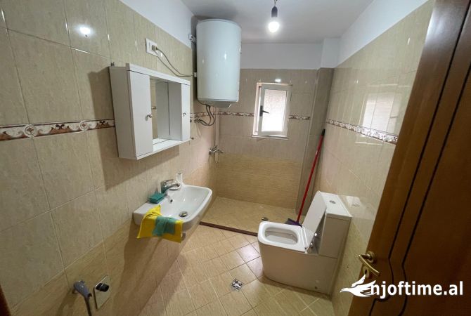 Qera apartament 3+1 per Zyra Myslym Shyri (rruge kryesore)