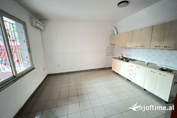 Shtepi me qera 3+1 ne Tirane - 1,000 Euro