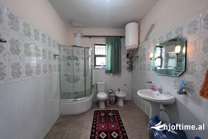 Shtepi me qera Apartament ne Tirane, 2+1, Mobilimi E mobiluar, Pagesa 45,000  Leke.