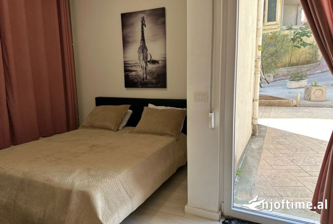 Shtepi me qera Apartament ne Tirane, 2+1, Mobilimi E mobiluar, Pagesa 700  Euro.