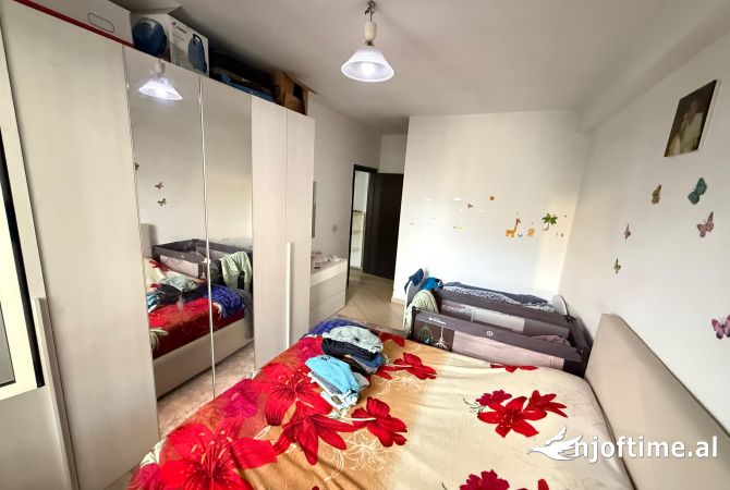 Shtepi ne shitje Apartament ne Tirane, 2+1, Mobilimi Bosh, pa mobiluar, Pagesa 144,000  Euro.