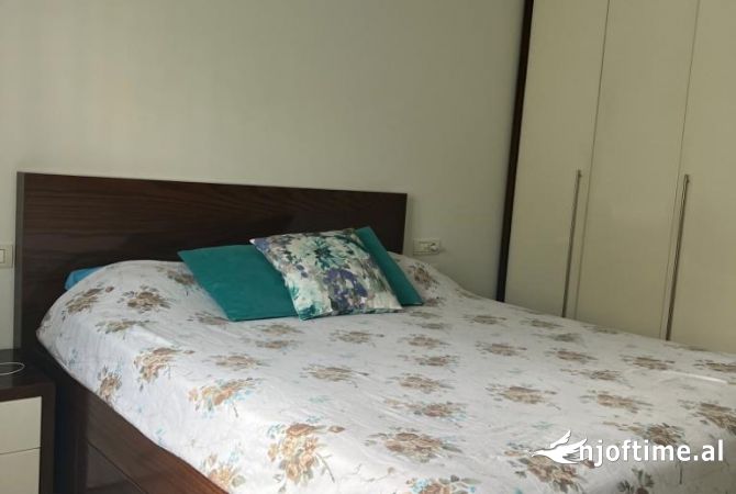 Shtepi me qera Apartament ne Tirane, 2+1, Mobilimi E mobiluar, Pagesa 700  Euro.