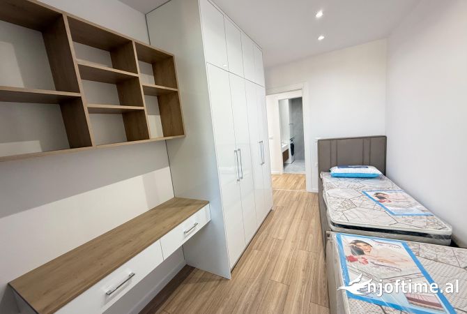 Shtepi me qera Apartament ne Tirane, 2+1, Mobilimi E mobiluar, Pagesa 1,300  Euro.
