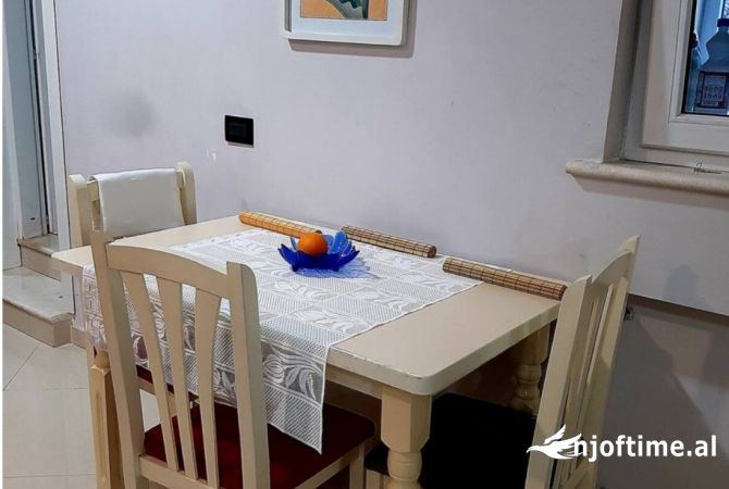 Shtepi me qera Apartament ne Tirane, 1+1, Mobilimi E mobiluar, Pagesa 500  Euro.