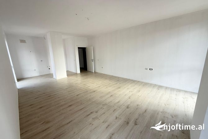 Shtepi me qera Apartament ne Tirane, 2+1, Mobilimi Bosh, pa mobiluar, Pagesa 700  Euro.