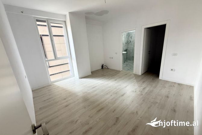 Shtepi me qera Apartament ne Tirane, 2+1, Mobilimi Bosh, pa mobiluar, Pagesa 700  Euro.